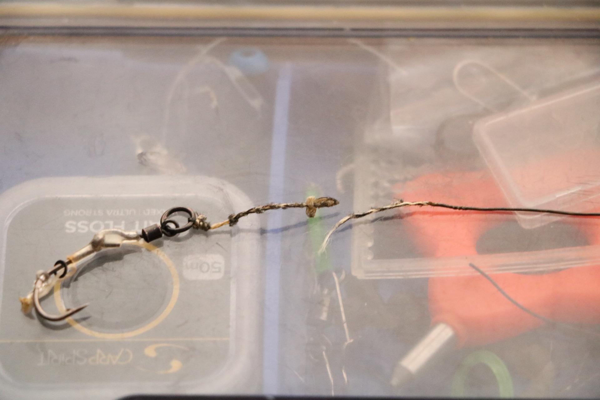 Miért van szükség a bevonatos, fonott horogelékőre? Íme egy jó példa rá!