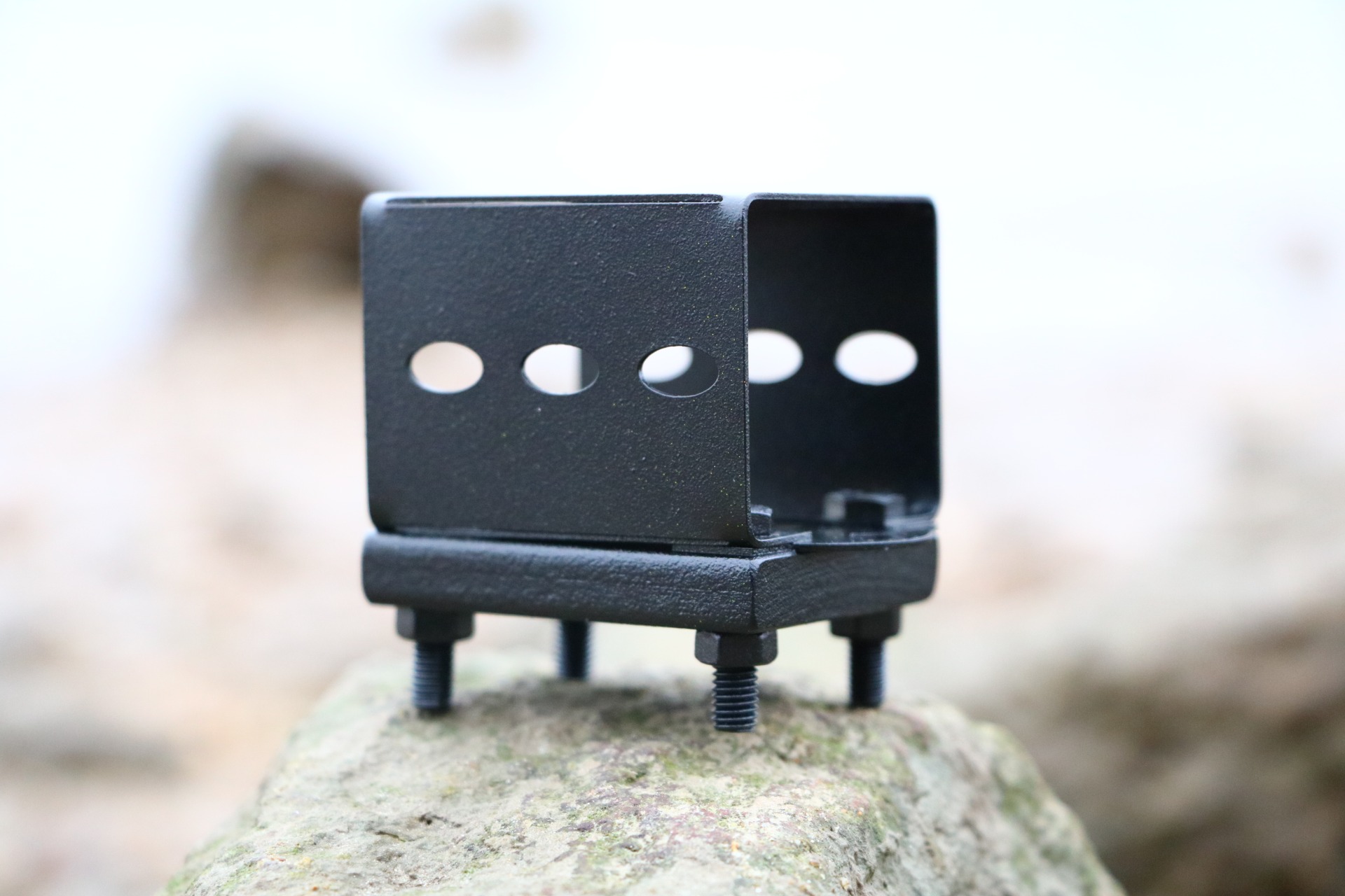 PRK River Barbel Master L méretű folyóvízi feeder etetőkosár 150–210 g súlytartományban