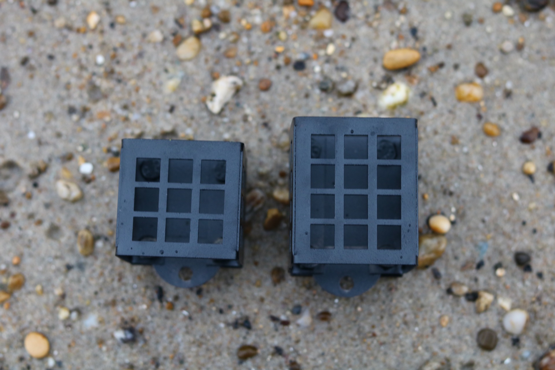 PRK River Carp Master etetőkosarak M és L méretben egymás mellett