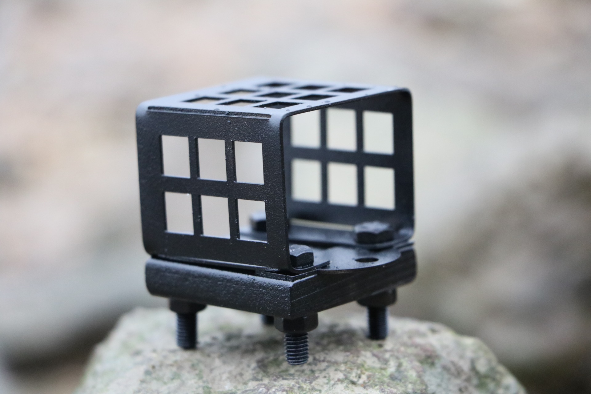 PRK River Carp Master M méretű folyóvízi feeder etetőkosár 110–160 g súlytartományban